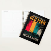 Onderschat nooit oud Man met Kayak Planner (Display)