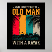 Onderschat nooit oud Man met Kayak Poster (Voorkant)