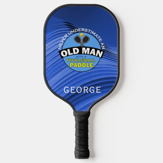 Onderschat nooit oud Man met Pickleball paddle (Voorkant)