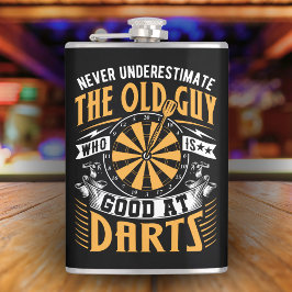 Onderschat nooit oude jongens bij Darts Flask 8 oz Heupfles