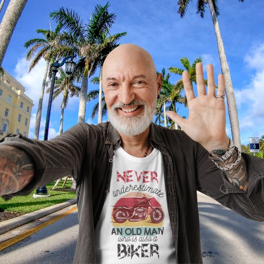 Onderschat nooit oude Man-bil T-shirt