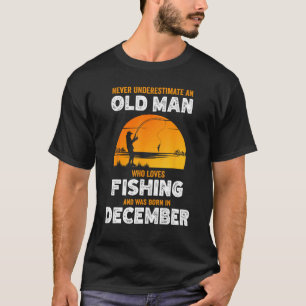 Onderschat nooit Oude Man Houdt van Vissen Geboren T-shirt