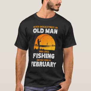 Onderschat nooit Oude man houdt van vissen Geboren T-shirt