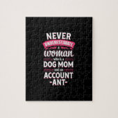 Onderschat nooit vrouw die mam-accountant doet legpuzzel (Verticaal)