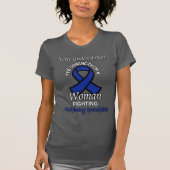 Onderschat nooit / Vrouw...Spondylitis ankylopoeti T-shirt (Voorkant)