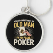 Onderschat Oude Man Pokerkaart Nooit Sleutelhanger (Voorkant)