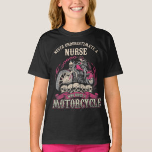 Onderschat verpleegster die motorrijder rijdt t-shirt
