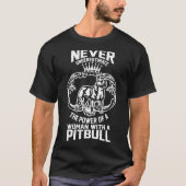 Onderschat vrouwen nooit met Pitbull-shirt T-shirt (Voorkant)