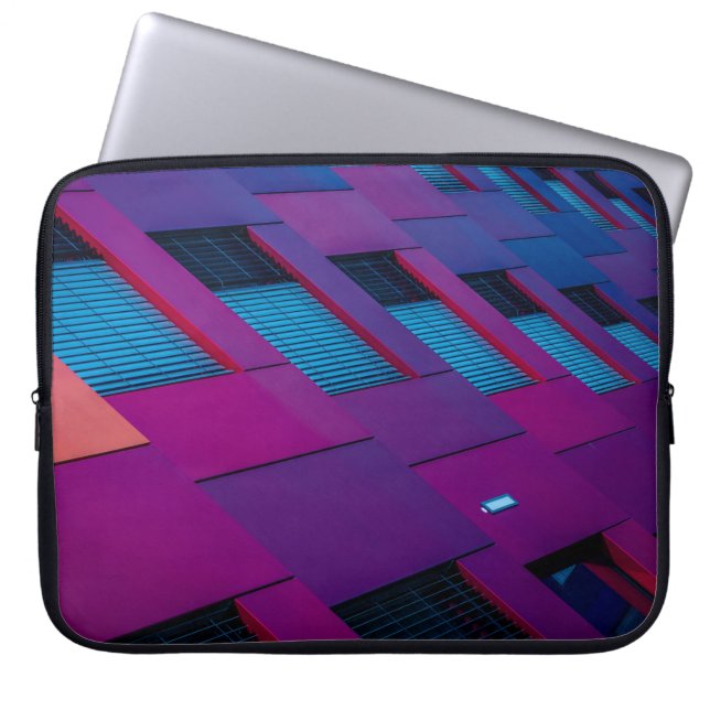 Onderste uitzicht van het paarse gebouw laptop sleeve (Voorkant)