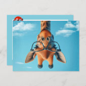 Ondersteboven Giraffe in wolken met een bril Briefkaart (Voorkant / Achterkant)