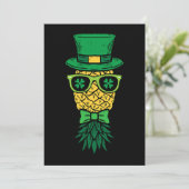 Ondersteboven Pineapple Leprechaun St Patricks Day Kaart (Staand voorkant)