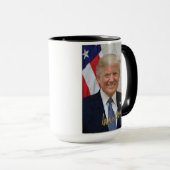 ONDERTEKEND DOOR PRESIDENT TRUMP MOK (Voorkant rechts)