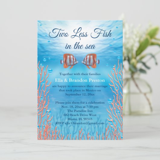 Onderwater Twee Minder Vis in het Zee Post Bruilof Kaart (Staand voorkant)