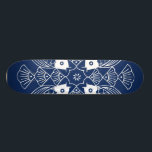 Onderwater Visontwerp met blauwe achtergrond Persoonlijk Skateboard<br><div class="desc">Een bijeenkomst van de vishoofden, dit ontwerp laat een onderwaterscène zien, compleet met seizoenhellen op een blauwe achtergrond. Een groot geschenk voor een ichtyoloog of iemand die van het zicht op vis houdt, die een zwemtocht maakt!</div>