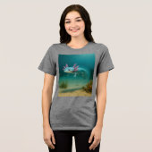 Onderwaterwonder: de Axolotl Tri-Blend Shirt (Voorkant volledig)