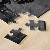 Onderweg.  Een jeep uit het afbeelding van de Oorl Legpuzzel (Zijkant)