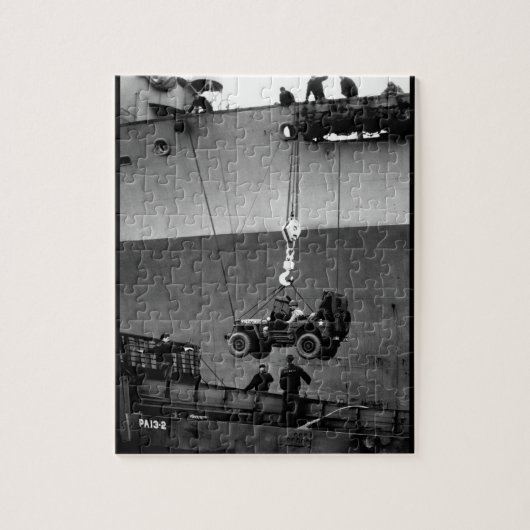 Onderweg.  Een jeep uit het afbeelding van de Oorl Legpuzzel (Verticaal)