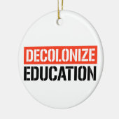 Onderwijs dekoloniseren keramisch ornament (Links)