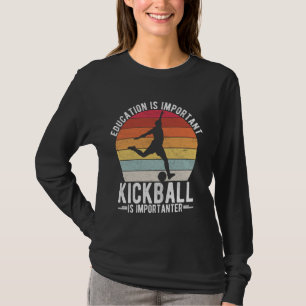 ONDERWIJS IS BELANGRIJK KICKBAL IS BELANGRIJK T-SHIRT