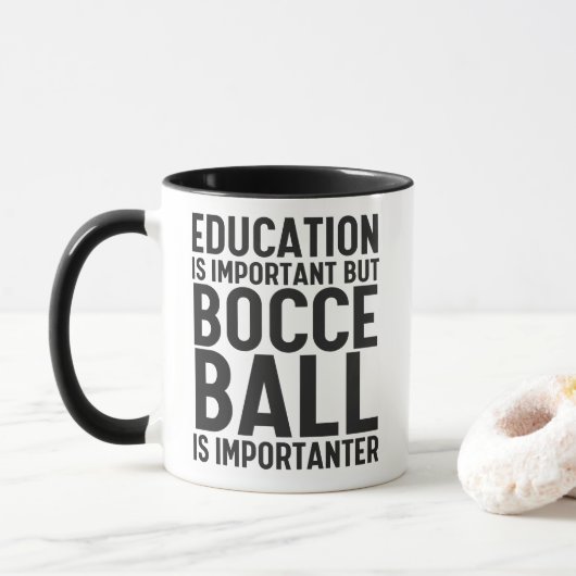 Onderwijs is belangrijk, maar Bocce Ball is belang Mok (Met donut)