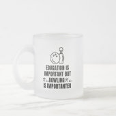 Onderwijs is belangrijk, maar bowlen is belangrijk matglas koffiemok (Links)