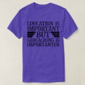 Onderwijs is belangrijk, maar geocaching is belang t-shirt (Design voorkant)