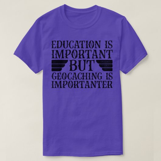 Onderwijs is belangrijk, maar geocaching is belang t-shirt (Design voorkant)