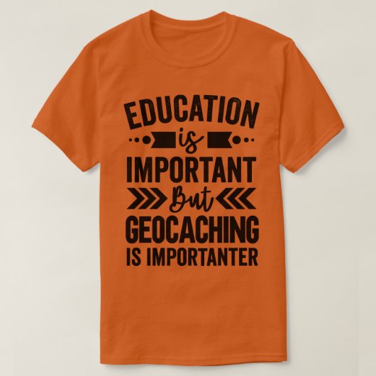Onderwijs is belangrijk, maar geocaching is belang t-shirt (Design voorkant)