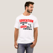 onderwijs is belangrijk , maar grote biceps t-shirt (Voorkant volledig)