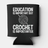 Onderwijs is belangrijk, maar haken is belangrijk blikjeskoeler (Achterkant)