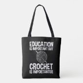 Onderwijs is belangrijk, maar haken is belangrijk tote bag (Achterkant)