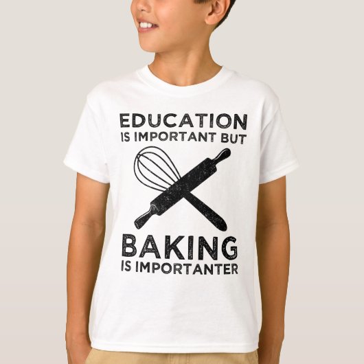 Onderwijs is belangrijk, maar het bakken is belang t-shirt (Voorkant)