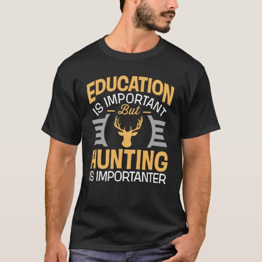 Onderwijs is belangrijk, maar jagen is belangrijk t-shirt (Voorkant)