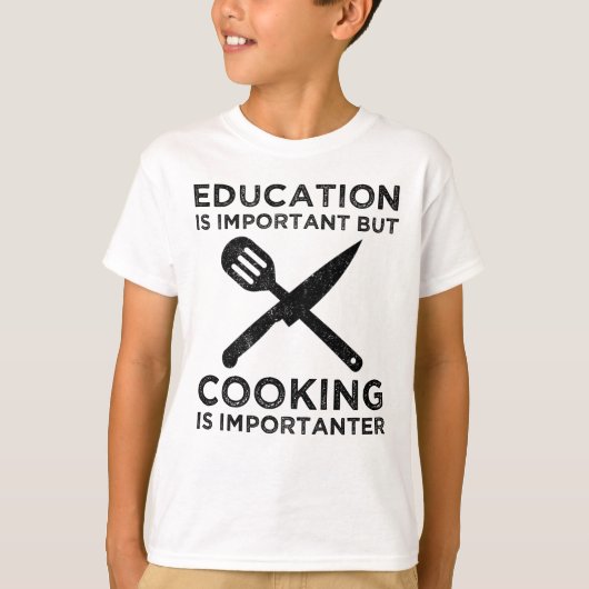 Onderwijs is belangrijk, maar koken is belangrijk t-shirt (Voorkant)