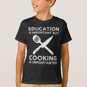 Onderwijs is belangrijk, maar koken is belangrijk t-shirt