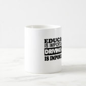 Onderwijs is belangrijk, maar rijden in een Mini.. Koffiemok (Center)