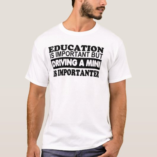 Onderwijs is belangrijk, maar rijden in een Mini.. T-shirt (Voorkant)