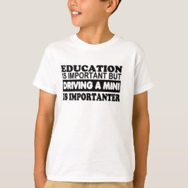 Onderwijs is belangrijk, maar rijden in een Mini.. T-shirt