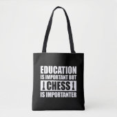 Onderwijs is belangrijk, maar schaak is belangrijk tote bag (Voorkant)