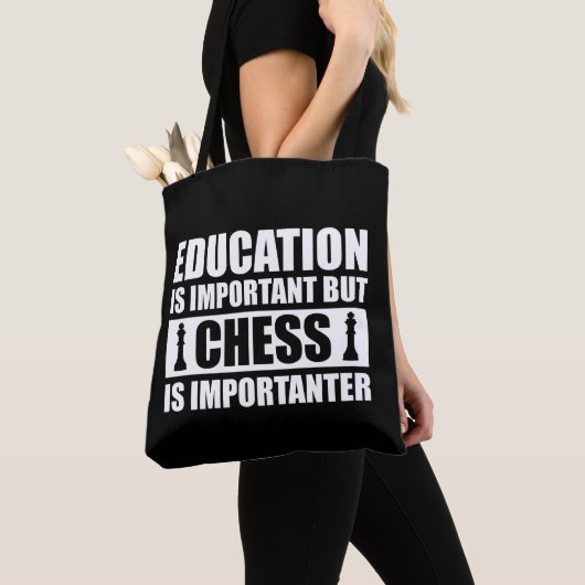 Onderwijs is belangrijk, maar schaak is belangrijk tote bag (Dichtbij)