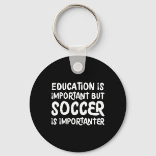 Onderwijs Is Belangrijk Maar Voetbal Is Belangrijk Sleutelhanger