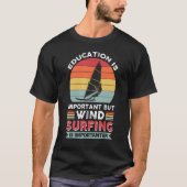 Onderwijs is belangrijk, maar windsurfen is belang t-shirt (Voorkant)