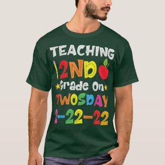 Onderwijs van tweede rang op 22 februari 2022 2 t-shirt