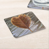 Onderzetter gekraakt bladerhart in geklonterd wate (Schuin)