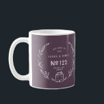 Onderzetter met handgetekend floraalglas koffiemok<br><div class="desc">Een nieuw,  met de hand getekend bloemontwerp. Met ruimte voor de naam van de paren,  huisnummer,  adres en jaar. Een deel van een collectie. "achtergrondkleur kan worden gewijzigd</div>