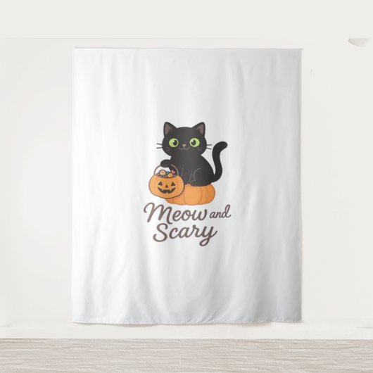 Ondeugende zwarte kat met gloeiende groene ogen op wandkleed (Voorkant)