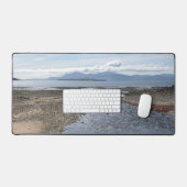 Ondiepe stroom die het Zee in Schotland binnenloop Bureaumat (Keyboard & Muis)