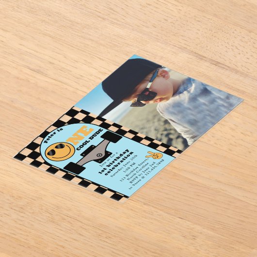 One Cool Dude 1st First Birthday Skateboard Photo Acryl Uitnodigingen (Laagn)