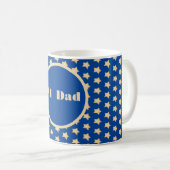 #One Dad Simple Gold Star op blauwe achtergrond Koffiemok (Voorkant rechts)