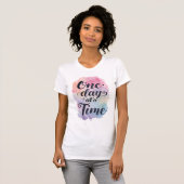 "One Day at a Time" Inspirational Quote T-shirt (Voorkant volledig)